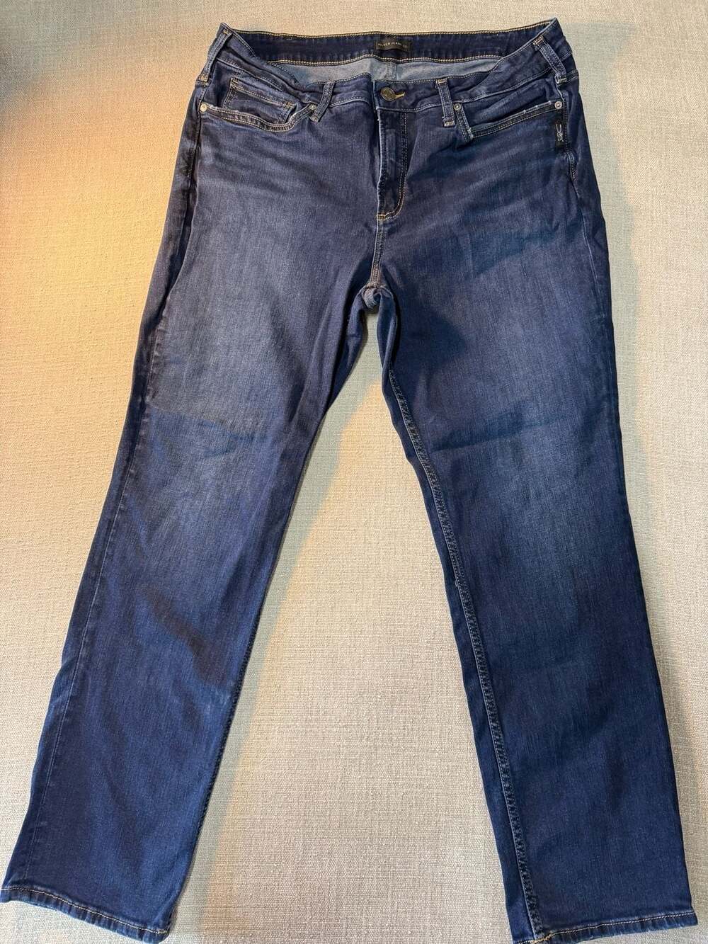 Silver Jeans Co. Avery High Rise Straight Leg Jeans Size 18/31